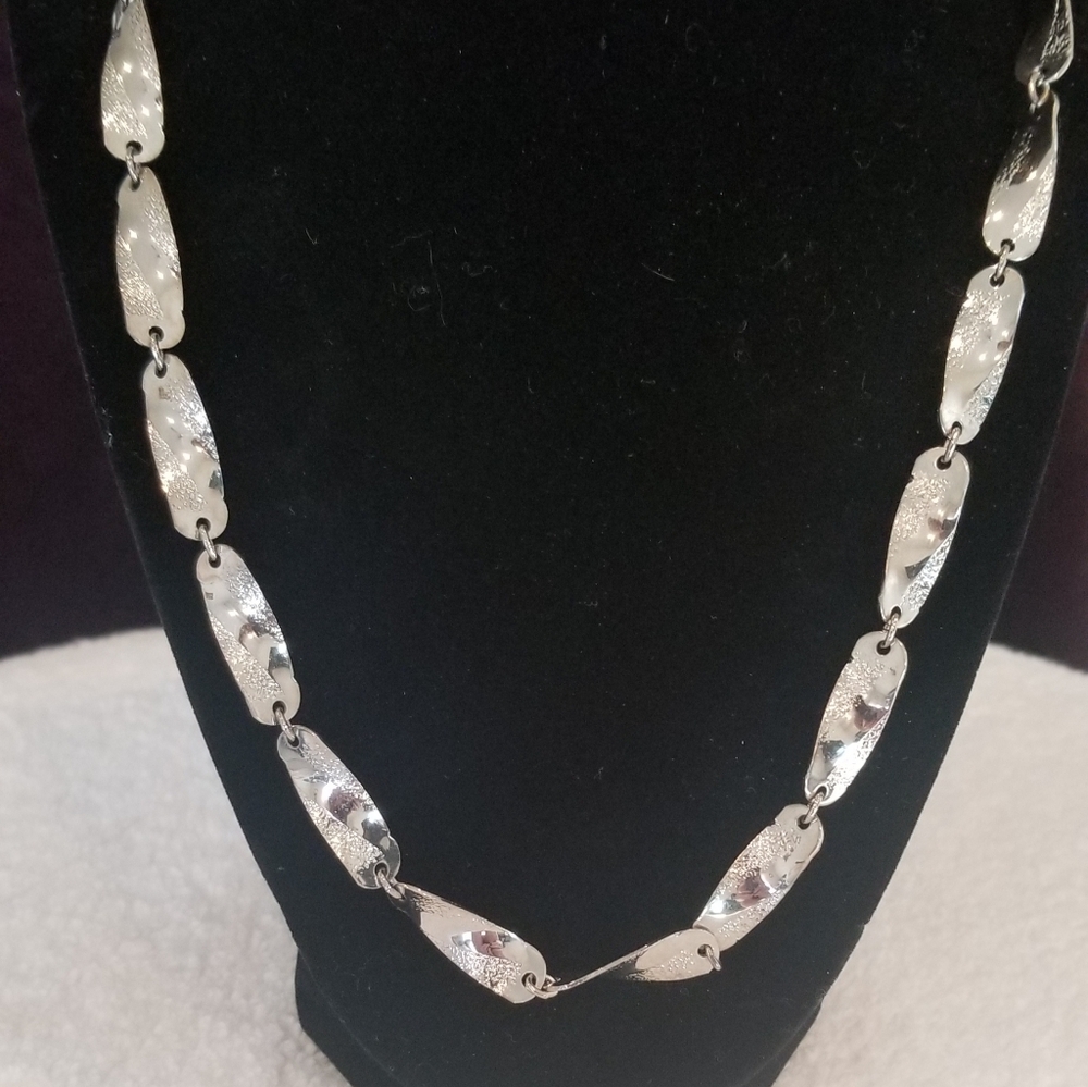 Vintage Silver Necklace "Leaf Link" Or "Foliage" Style. 28" Long - Picture 2 of 3